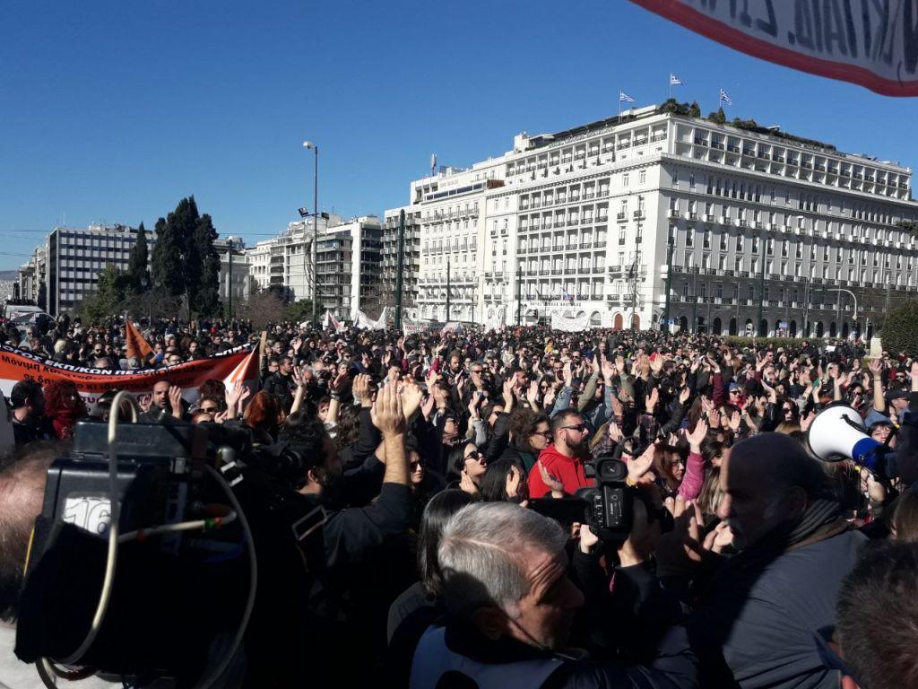 Στους δρόμους οι εκπαιδευτικοί – Κλειστό το κέντρο της Αθήνας [εικόνες]