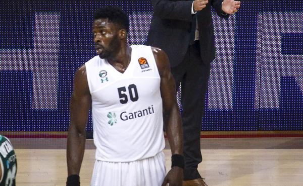 Τρελαμένος ο Έρικ έκανε το παρκέ… ρινγκ