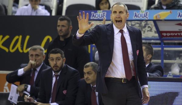 Μπλατ: «Οι παίκτες μου έχουν τα πόδια τους στο έδαφος»