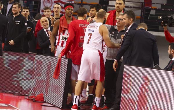 Το πάρτι στον πάγκο για το ρεκόρ του Σπανούλη (vid)