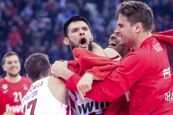 Η «βόμβα» του Παπανικολάου μέσα από το παρκέ (vid)