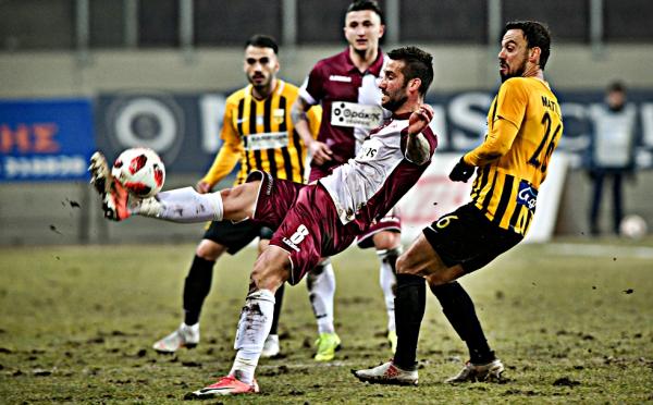 Χτύπησε δοκάρι σε γήπεδο «Χ»ωράφι η Λάρισα