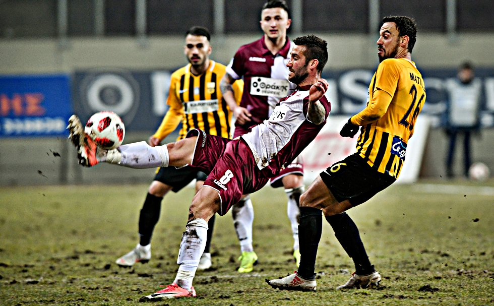 Χτύπησε δοκάρι σε γήπεδο «Χ»ωράφι η Λάρισα