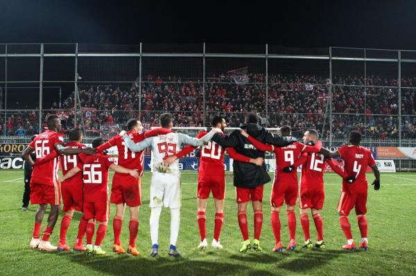 «Αυτό το κάτι που μας ωθεί είστε εσείς!» (vid)