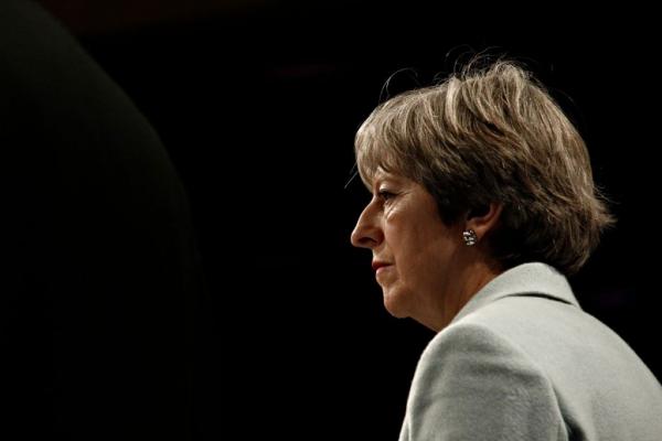 FT: Ζοφερό το οικονομικό τοπίο στη Βρετανία, με ή χωρίς συμφωνία