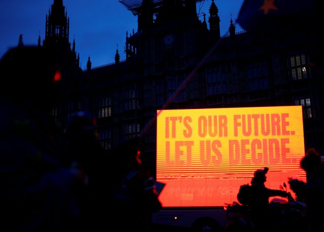 Ώρα μηδέν για το Brexit: Με συντριπτική ήττα απειλείται η Μέι