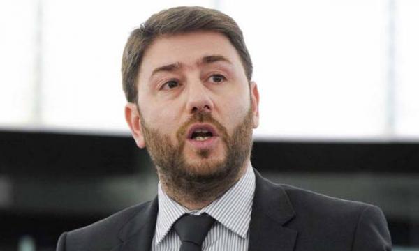 Νίκος Ανδρουλάκης: Θα προσπαθήσουν να μείνουν όσο το δυνατόν περισσότερο στις καρέκλες τους