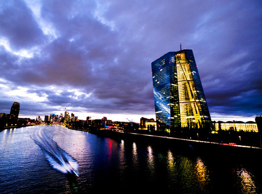 Μεγαλύτερη επιβράδυνση της οικονομίας της Ευρωζώνης προβλέπουν αναλυτές της ΕΚΤ