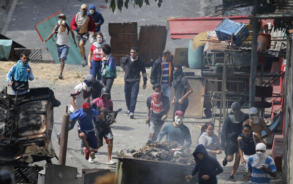 Βυθισμένη στο χάος η Βενεζουέλα: 26 νεκροί και δεκάδες τραυματίες