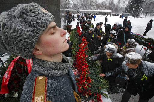 Αμφιλεγόμενο μιλιταριστικό σόου Πούτιν για την επέτειο της Πολιορκίας του Λένινγκραντ