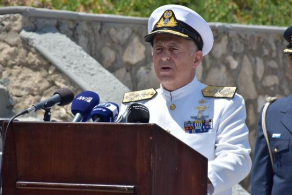 Σφαγή για τον Αποστολάκη και τον υπουργό της Χούντας