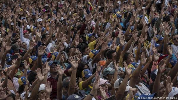 Η Βενεζουέλα διχάζει τη διεθνή κοινότητα