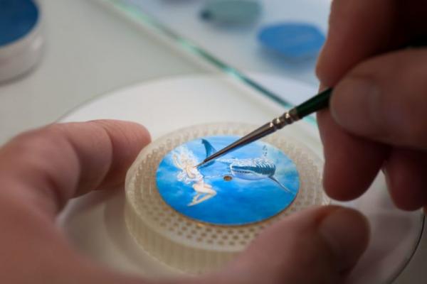 Ο Μίλο Μανάρα σχεδιάζει τολμηρά ρολόγια