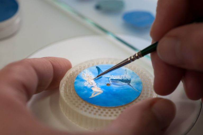 Ο Μίλο Μανάρα σχεδιάζει τολμηρά ρολόγια