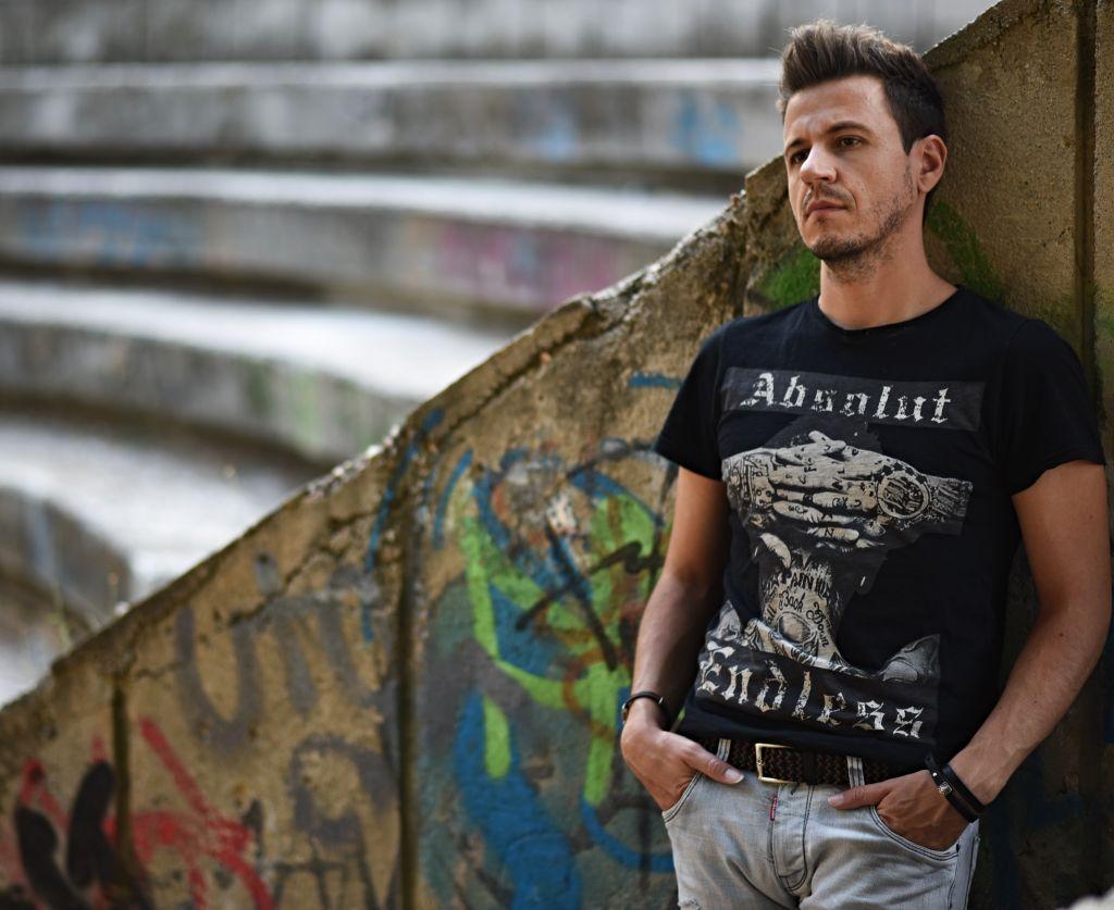 Ο Θανάσης Σκαργιώτης μιλάει για την πρώτη του δουλειά πριν την παρουσιάσει στο Σταυρό