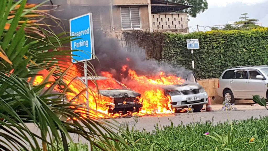 Πανικός στο Ναϊρόμπι: Εκρήξεις και πυροβολισμοί σε ξενοδοχείο