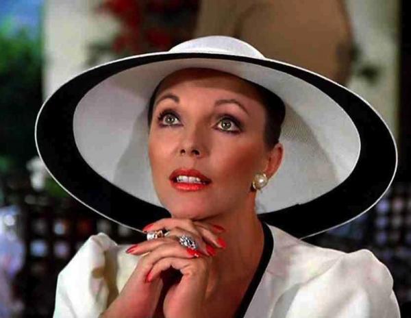 Καπέλο αλά Dynasty, σανίδα Chanel, Bvlgari και … όνειρα του χιονιού