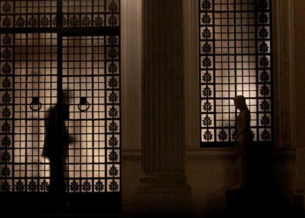 Πώς ένα φιάσκο εξελίσσεται σε σκάνδαλο δημοκρατίας