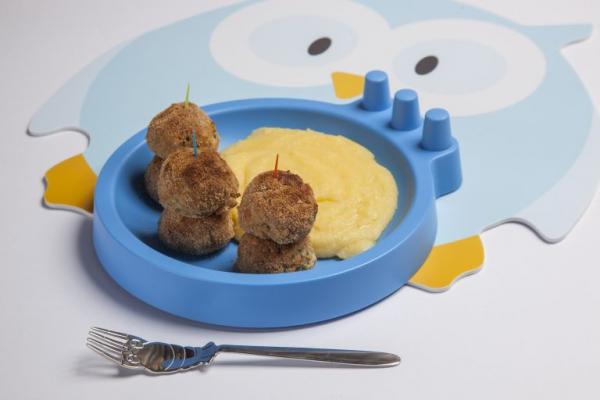 Ψαροκεφτέδες στον φούρνο με πολέντα