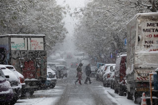 Θεσσαλονίκη: «Χειρόφρενο» στα λεωφορεία λόγω χιονόπτωσης