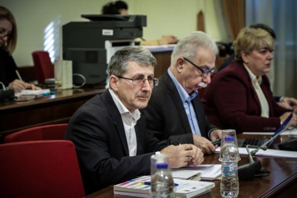 Πρωτοφανές: Η κυβέρνηση – κουρελού δεν μπορεί να περάσει τίποτε από τη Βουλή