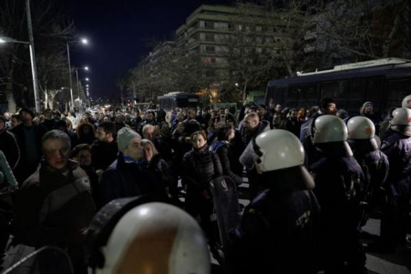 Συμφωνία των Πρεσπών: Ανησυχίες για τα επεισόδια κατά βουλευτών και Παυλόπουλου