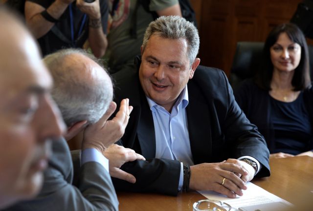 Πάρτι στα social media για Καμμένο, Κουντουρά και ύμνο της Χούντας