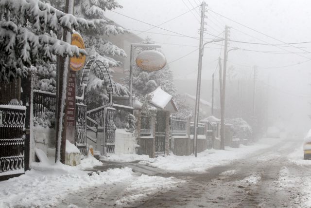 Συναγερμός σε όλη τη χώρα λόγω «Σοφίας» – Κλειστοί δρόμοι λόγω χιονόπτωσης