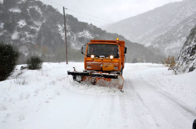Εγκλωβισμένοι 50 εκδρομείς στη Φθιώτιδα λόγω χιονόπτωσης [εικόνες]