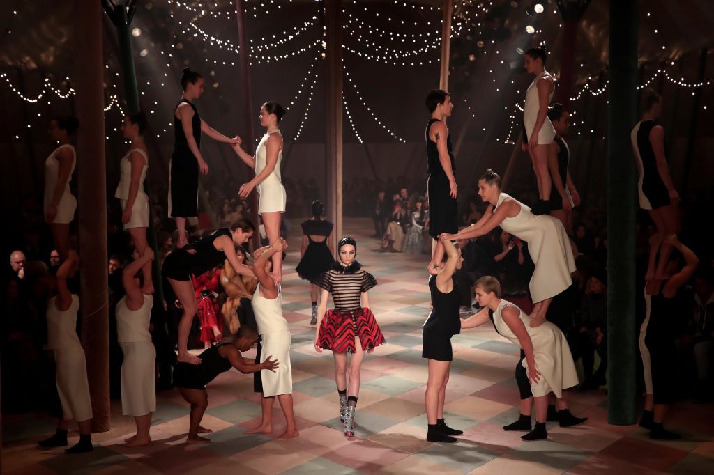 Πρόσκληση στο τσίρκο από τον οίκο Dior