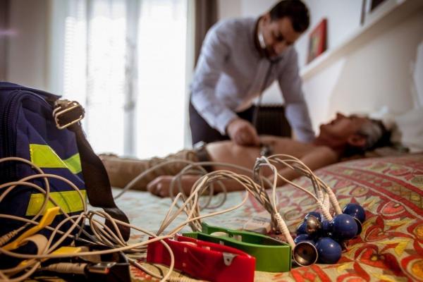 Ιατροί SOS : Εννέα στα 10 περιστατικά μπορούν να αντιμετωπιστούν στο σπίτι