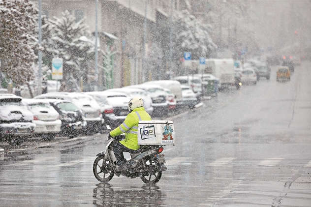 Εργασιακή ζούγκλα : Οι μισθοί των 300 ευρώ | in.gr