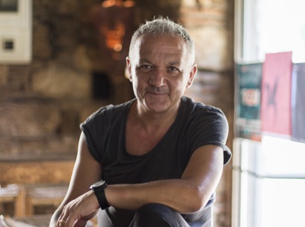 Ο Χρήστος Θηβαίος μιλάει για τα δικά του Εξάρχεια