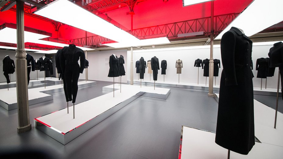 Ο Αντριαν και ο Αζεντίν Αλαϊά συναντιούνται σε μια έκθεση στο Παρίσι