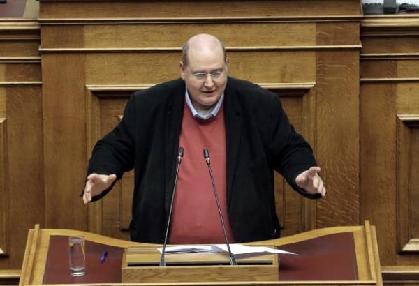 Φίλης: Η πολιτική σταθερότητα συνδέεται με την ψήφιση της Συμφωνίας των Πρεσπών