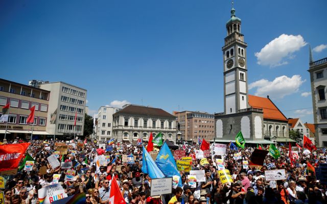 Editorial Ta Nea: Crossroads