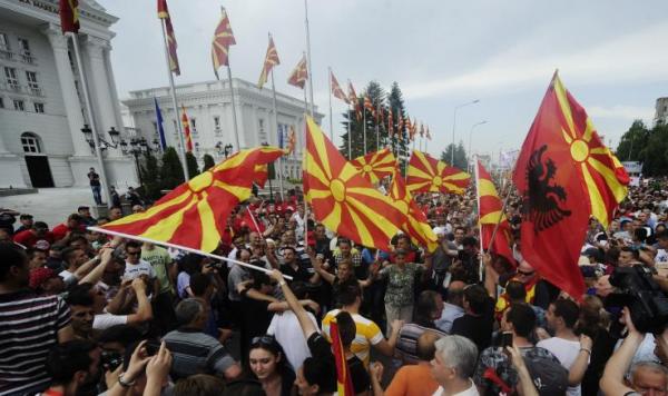 Μιλάει και… αλβανικά η κυβέρνηση της ΠΓΔΜ