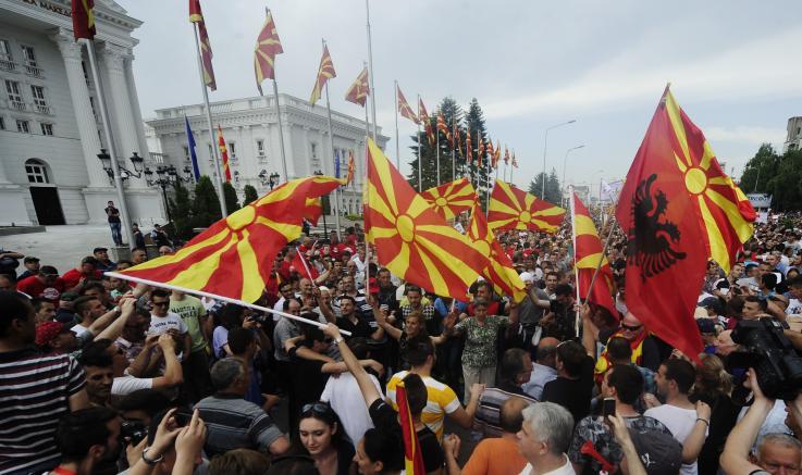 Μιλάει και... αλβανικά η κυβέρνηση της ΠΓΔΜ