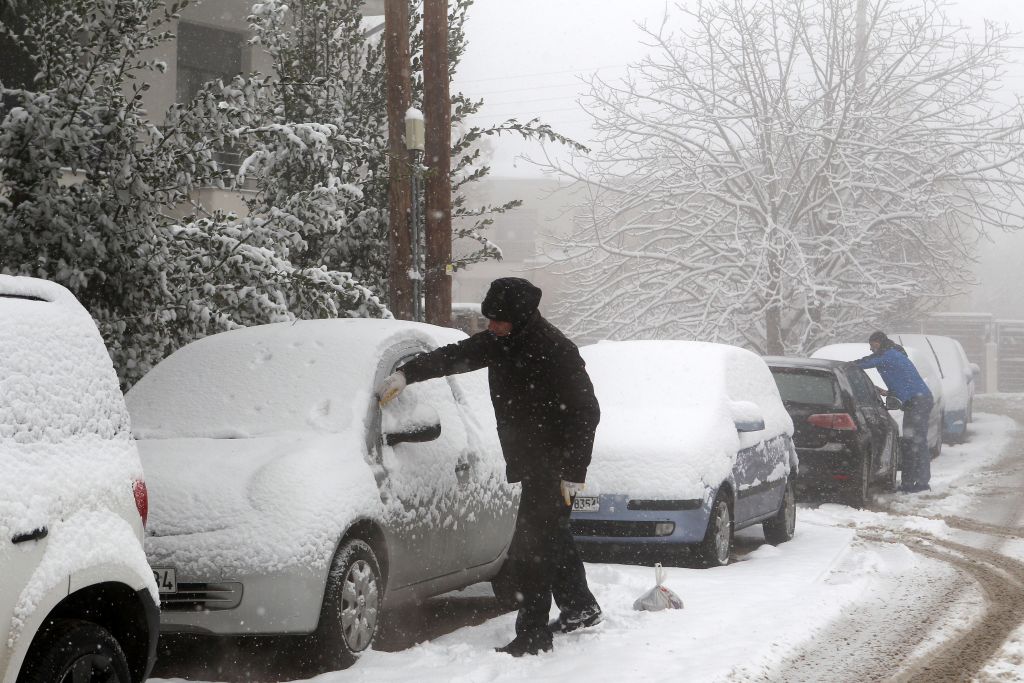 Κακοκαιρία: Πού έχει διακοπεί η κυκλοφορία, σε ποιες περιοχές χρειάζονται αλυσίδες