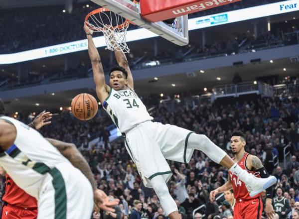 Δεν παίζεται ο Giannis