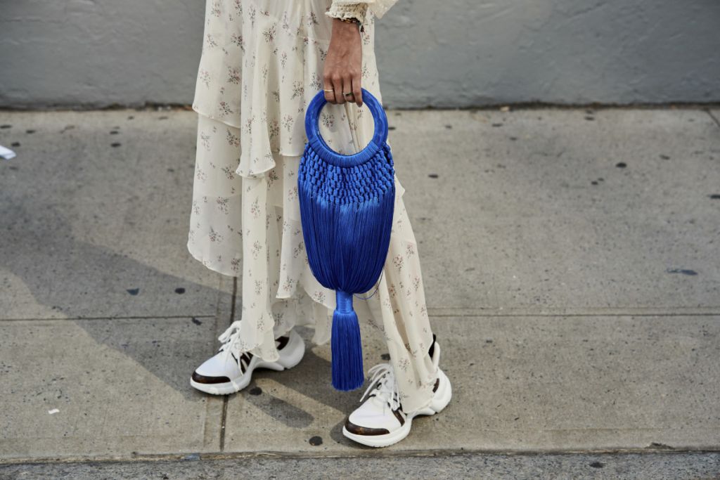 Η γιαγιά σου έχει δίκιο η crochet bag είναι απαραίτητη φέτος