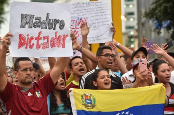 Περού: Επεισόδια σε διαδήλωση κατά της δεύτερης θητείας του Μαδούρο
