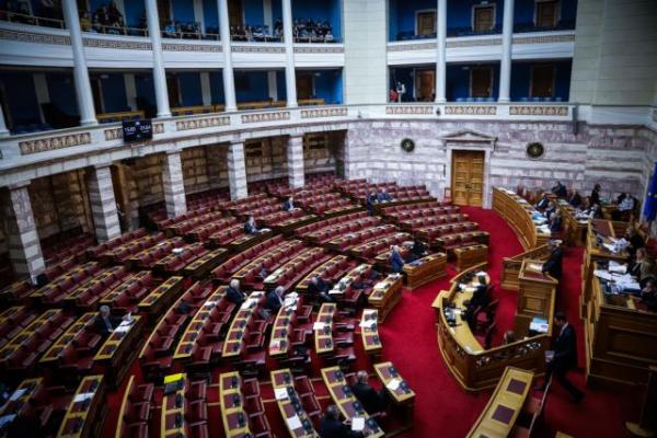 Χοντρός καβγάς στη Βουλή με τον Πολάκη σε ρόλο… πυροσβέστη