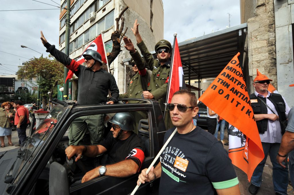 Τσίπρας : Η Μέρκελ έρχεται να στηρίξει τους μερκελιστές - Οταν ο λαϊκισμός έβγαινε στους δρόμους