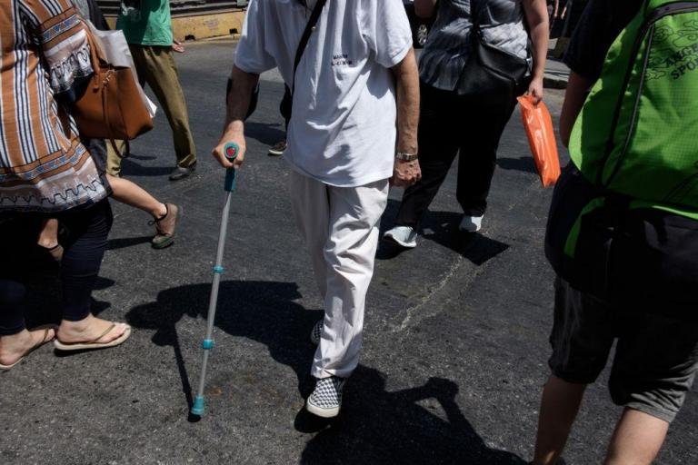 Ο πληθυσμός της Ελλάδας συνεχίζει να μειώνεται