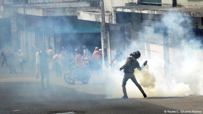 Γιατί καταρρέει η Βενεζουέλα;