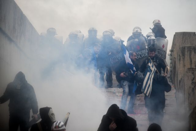 Προκαλεί το Μαξίμου για το συλλαλητήριο: Ρίχνει την ευθύνη σε Χρυσαυγίτες - «Σιωπή» για τα χημικά