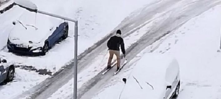 Βγήκε για σκι στους δρόμους της Θεσσαλονίκης