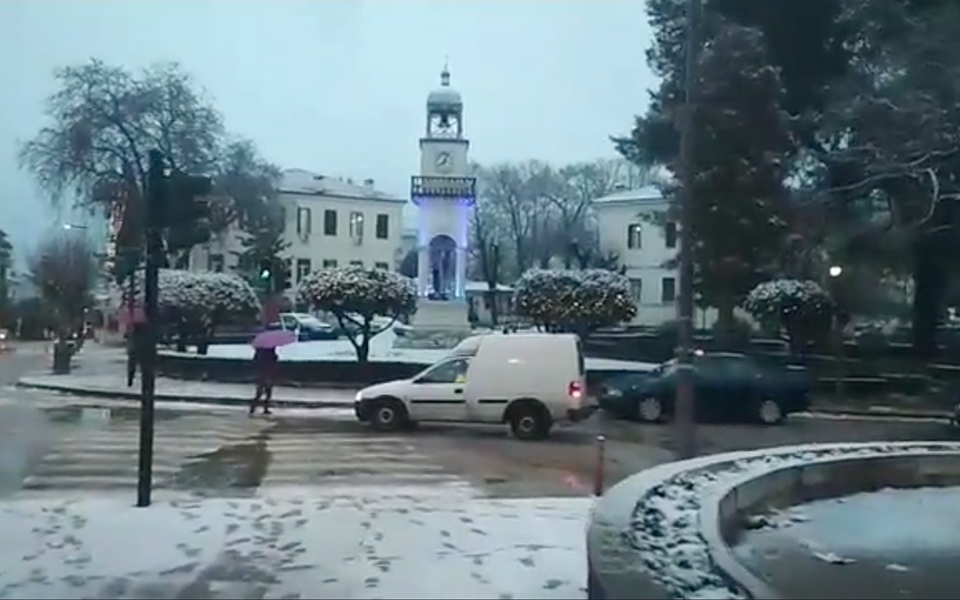 Χιονόπτωση στα Γιάννενα και στις περισσότερες περιοχές του νομού [Εικόνες]