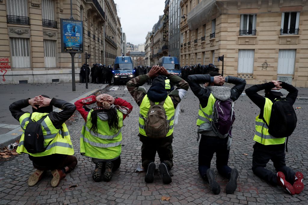 Το Παρίσι ζητά «σεβασμό» από τη Ρώμη μετά την στήριξη στα κίτρινα γιλέκα